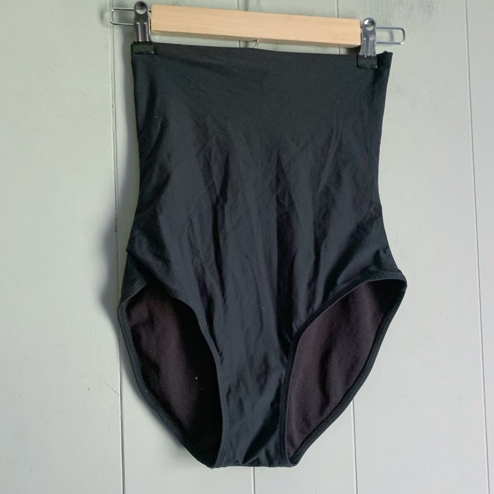 Assets by Sara Blakely Black High Waisted Hi Cut Shapewear Size M